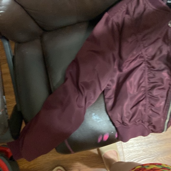 Maroon red cropped puffer jacket - Picture 2 of 5